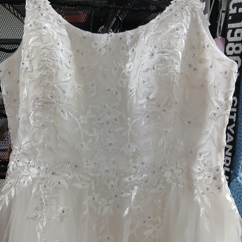 David's Bridal White Floral Lace Wedding Dress